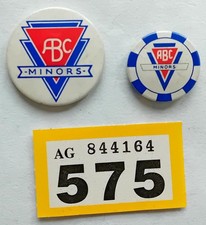 Vintage  2  ABC Minors pin badges 575