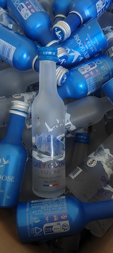Grey goose vodka - grey,