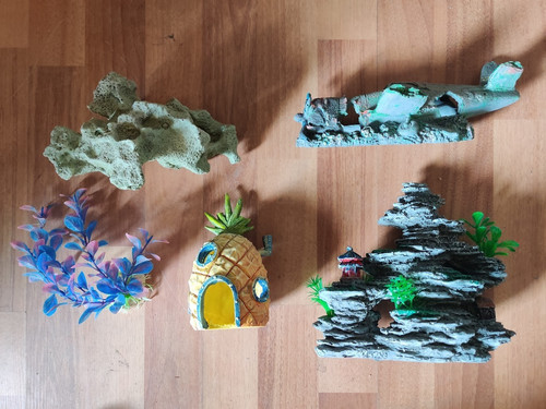 Fish tank decorations assorted - fish,
