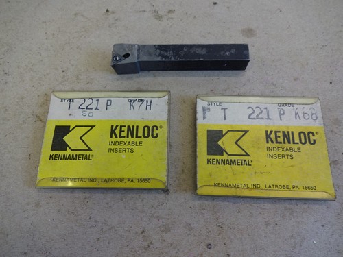 Lathe indexable turning tool
