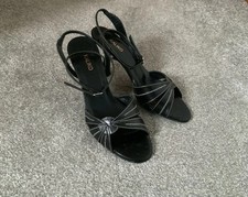 Kalico Ladies Black Sandals + White stitching Ankle Strap Size 5 Lightly Worn