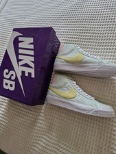 Nike SB Trainers Zoom Blazer Mid PRM UK8.5 Brand New