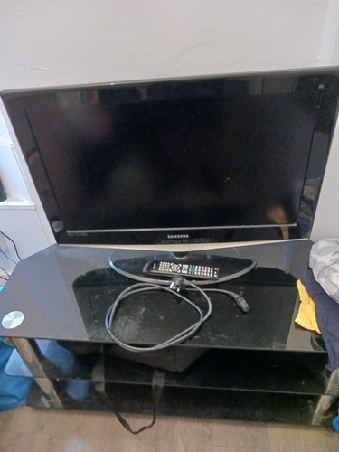 Samsung 32in plasma - 32in, flat