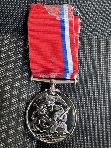 Official cold war medal - uk,