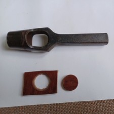 VINTAGE SADDLERS/LEATHER WORKERS/HARNESS MAKERS ROUND 1-1/8" WAD PUNCH. USED. 