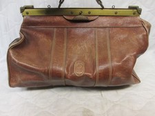 Vintage Leather Doctors Style Real Soft Tan Leather Gladstone Style Holdall Bag.