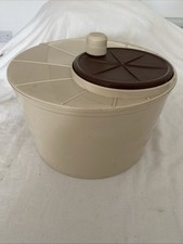 Large Salad Spinner and Dryer for Lettuce, Veg, and Herbs Water Colander