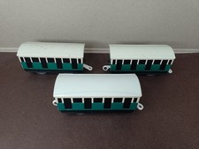 Three Green And White Coaches - Tomy Trackmaster - Thomas And Friends