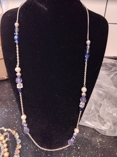 Silver necklace featuring with