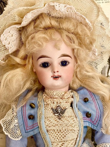 Antique small doll fg - ,