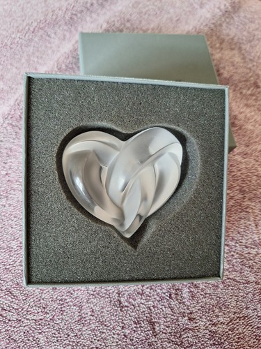 Lalique frosted glass heart - lalique,