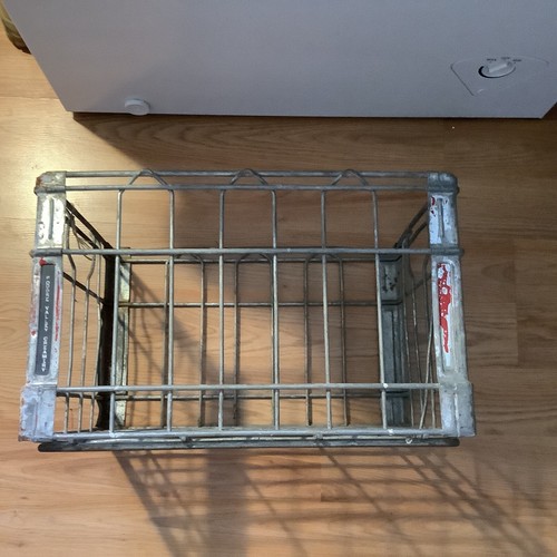 Vintage wire milk - , crate
