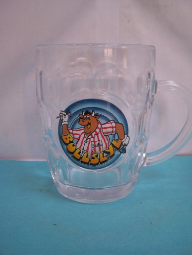 Bullseye darts show pint - tv,