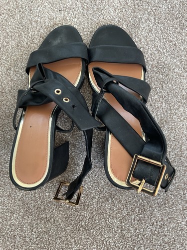 Bundle sandles size 6 - of,