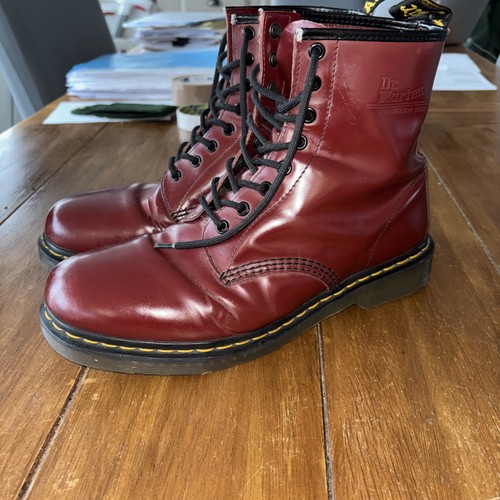 Martens airwair hole - dr,