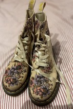 doc martens size 5 women boots