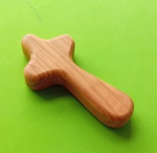 1 Pocket holding cross in olive wood prayer comfort 7cm