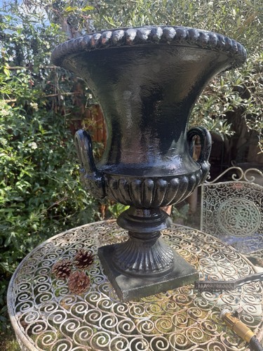 Beautiful heavy vintage - beautiful, cast