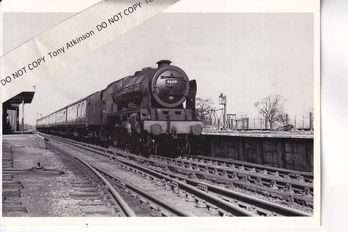 Chelford railway station - station,