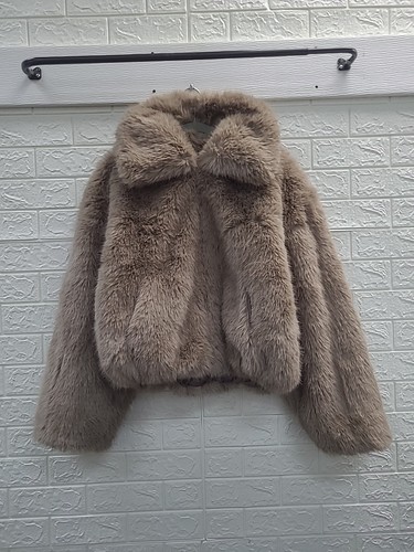 New gap cropped faux fur - cropped,