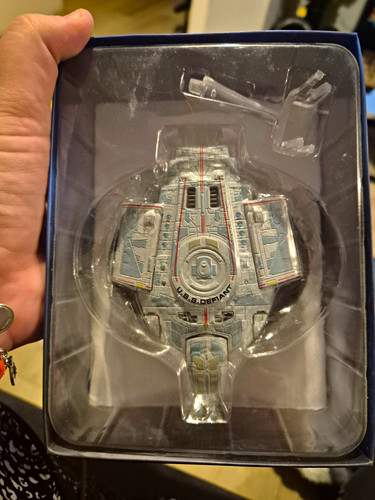Star trek uss defiant space - trek,