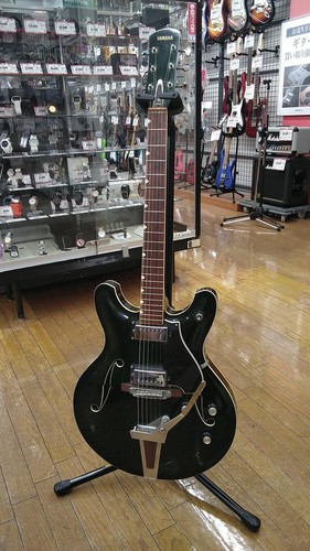 Yamaha electric guitar hollow - guitar,