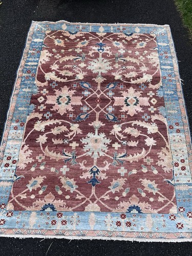 Beautiful hand knotted - hand,