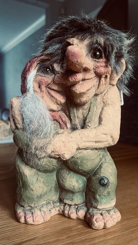 Nyform troll happy - happy, couple