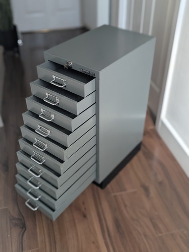 Bisley drawer filing - 10,