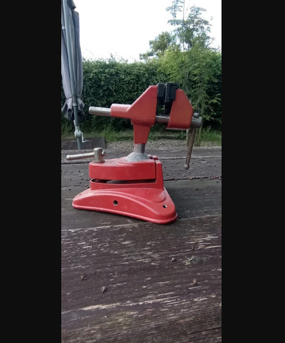 Clarke mini bench vice - , red
