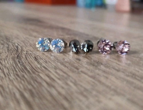 Unwanted gift pairs stud - gift,