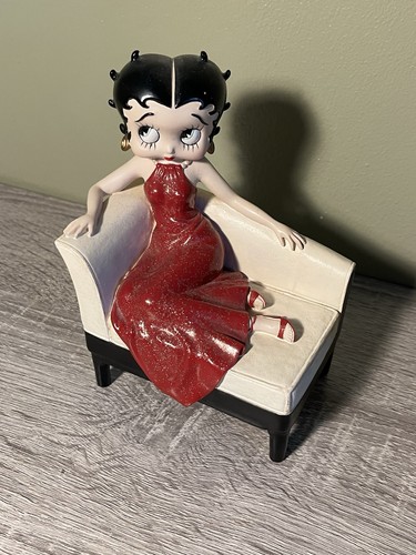 Betty boop sitting couch - betty,