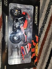 Minichamps Ducati Desmosedici Valentino Rossi Launch Version Moto Gp 2011