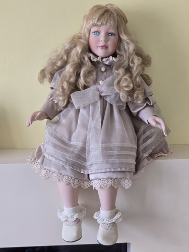 Alberon doll collector - doll,