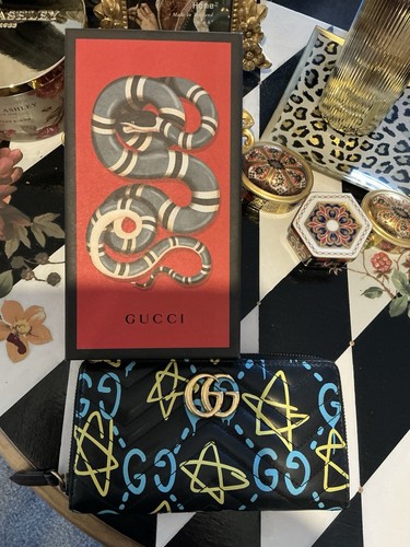Classic gucci emblemed zip - cg,
