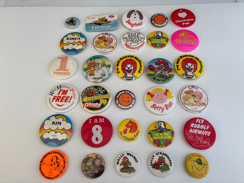 Vintage tin badges - tin, lot