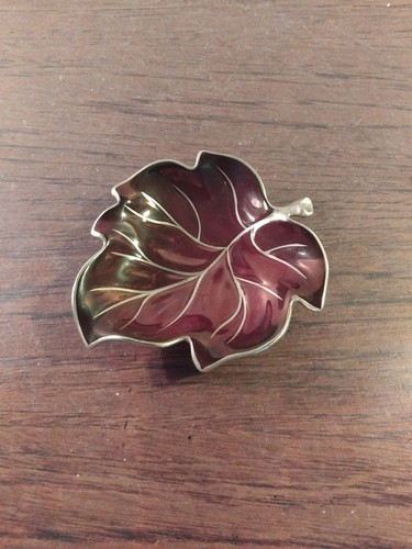 Carlton ware rouge royale pin - rouge,