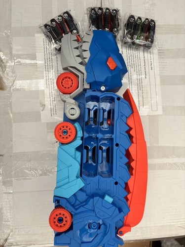 Deformation dinosaur car - deformation,