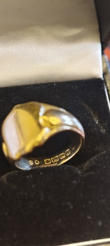 18ct yellow gold - signet, ring
