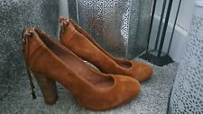 Gorgeous Clarks Tan Suede Court Shoes size 4
