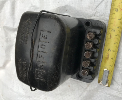 Vintage lucas 12v - 12v, voltage