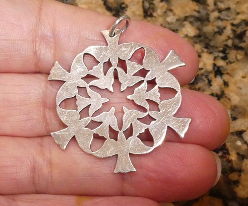 Retired james avery doves - james,