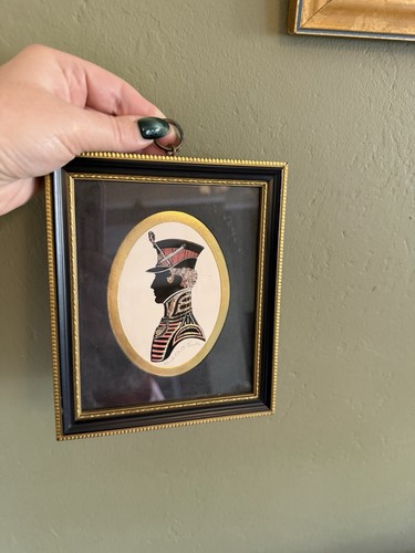 Vintage silhouette frame - in,