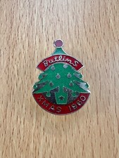 BUTLINS ENAMEL PIN BADGE CHRISTMAS 1960 SCARCE