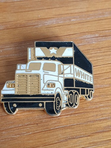 Used pin badge - used, black