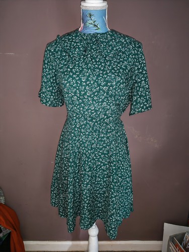 Green daisy floral - tea, dress