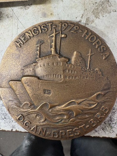 Bronze round plaque - round,