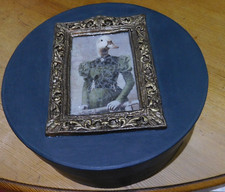 HANDMADE SMALL HAT BOX WITH UNIQUE DESIGN                                       