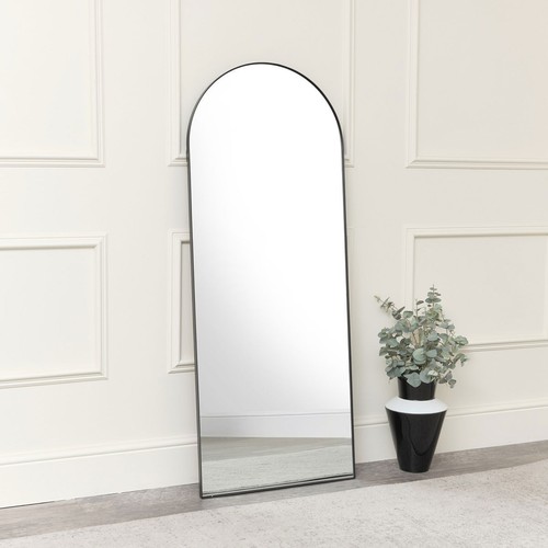 Large black arched - arched, leaner