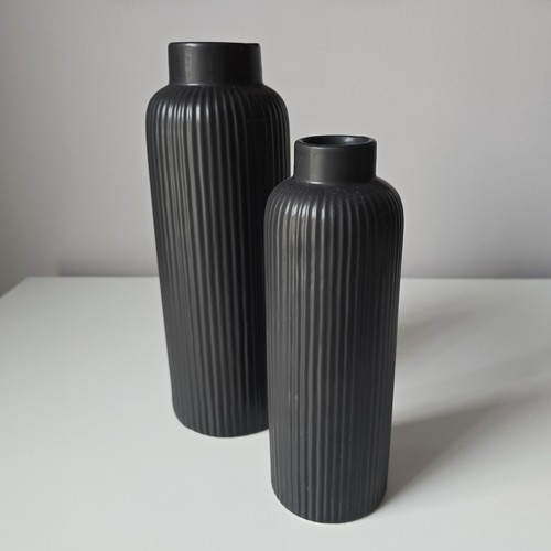 Pair black fluted ceramic - fluted,